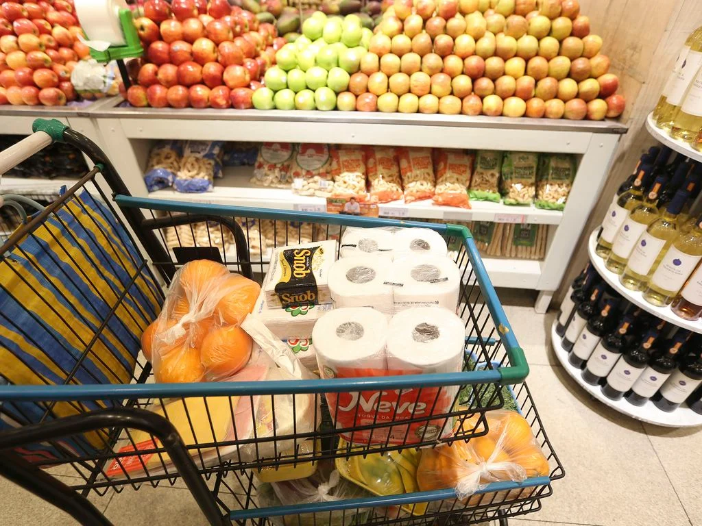 Brasil Registra Aumento Recorde no Preço dos Alimentos, Pressionando a Inflação